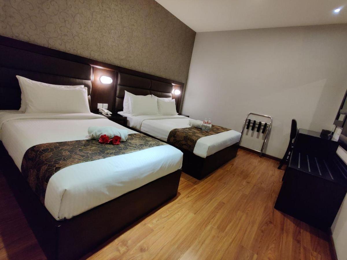 Castello Hotel Kulai Kültér fotó
