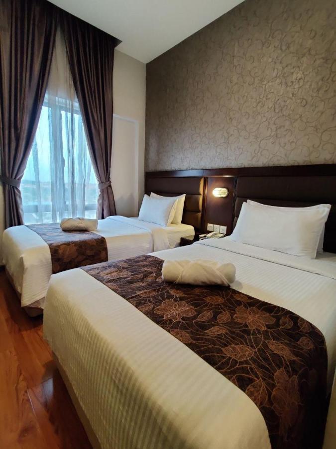 Castello Hotel Kulai Kültér fotó
