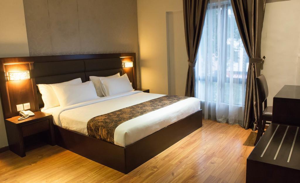 Castello Hotel Kulai Kültér fotó