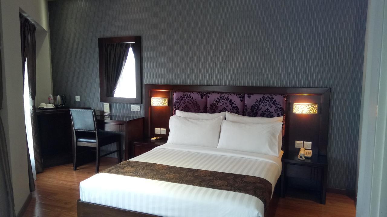 Castello Hotel Kulai Kültér fotó